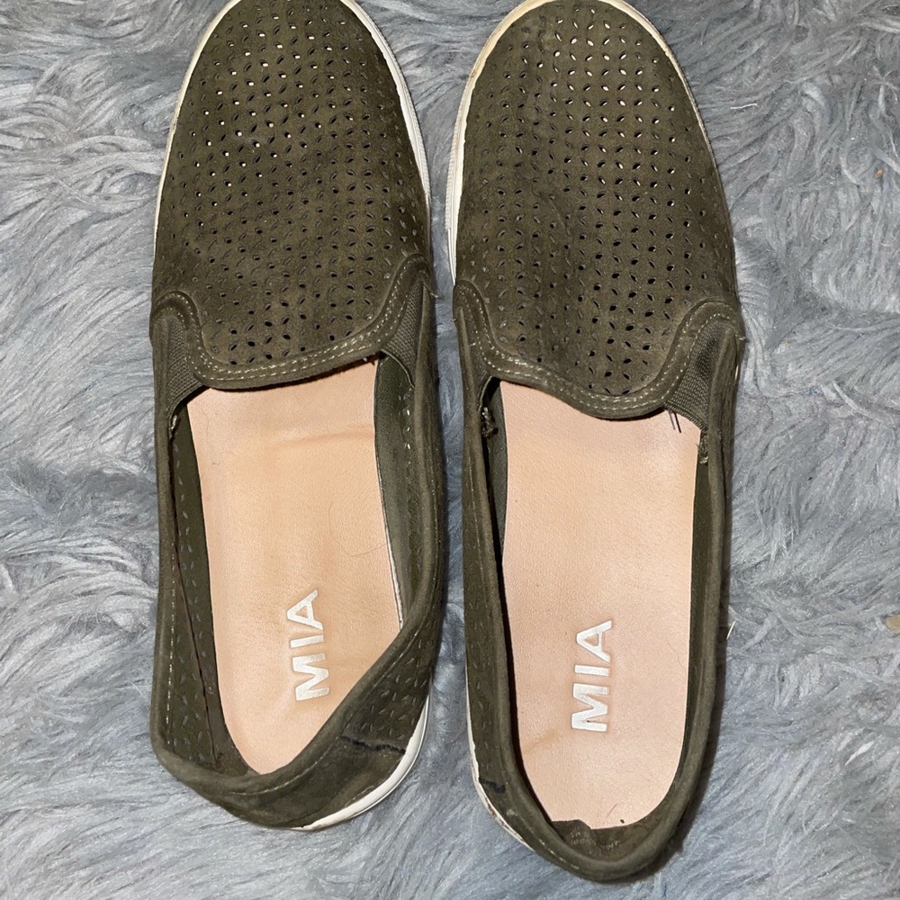 Woman’s slip on Mia sneakers